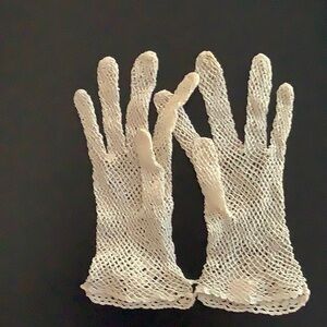 Cotton crocheted gloves.